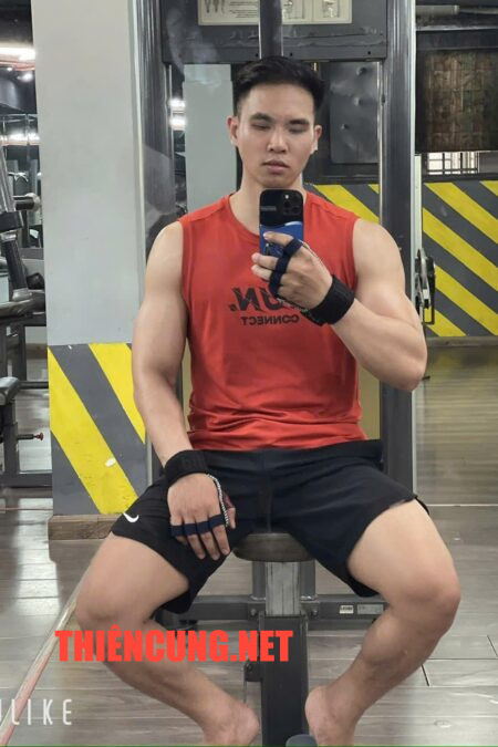 TÚ 69 (  phục vụ đa năng pt gym nét mặt dâm