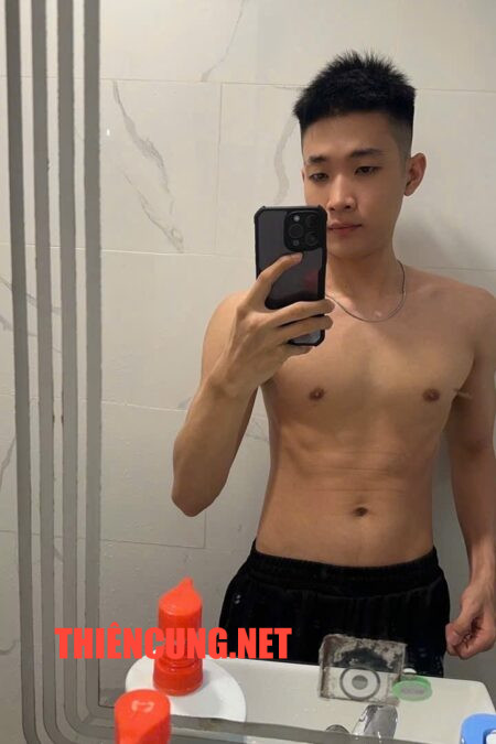 HOÀNG 127 trai sinh viên sex giỏi body slim CHUYÊN TOP BOT